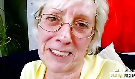 Christiana எல்லையில் மற்றும் அவரது சூடான கழுதை