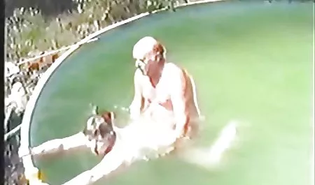 முன்னாள் காதலி செய்கிறது Twerk போது, அவர், சவாரிகள் ஒரு சைக்கிள்
